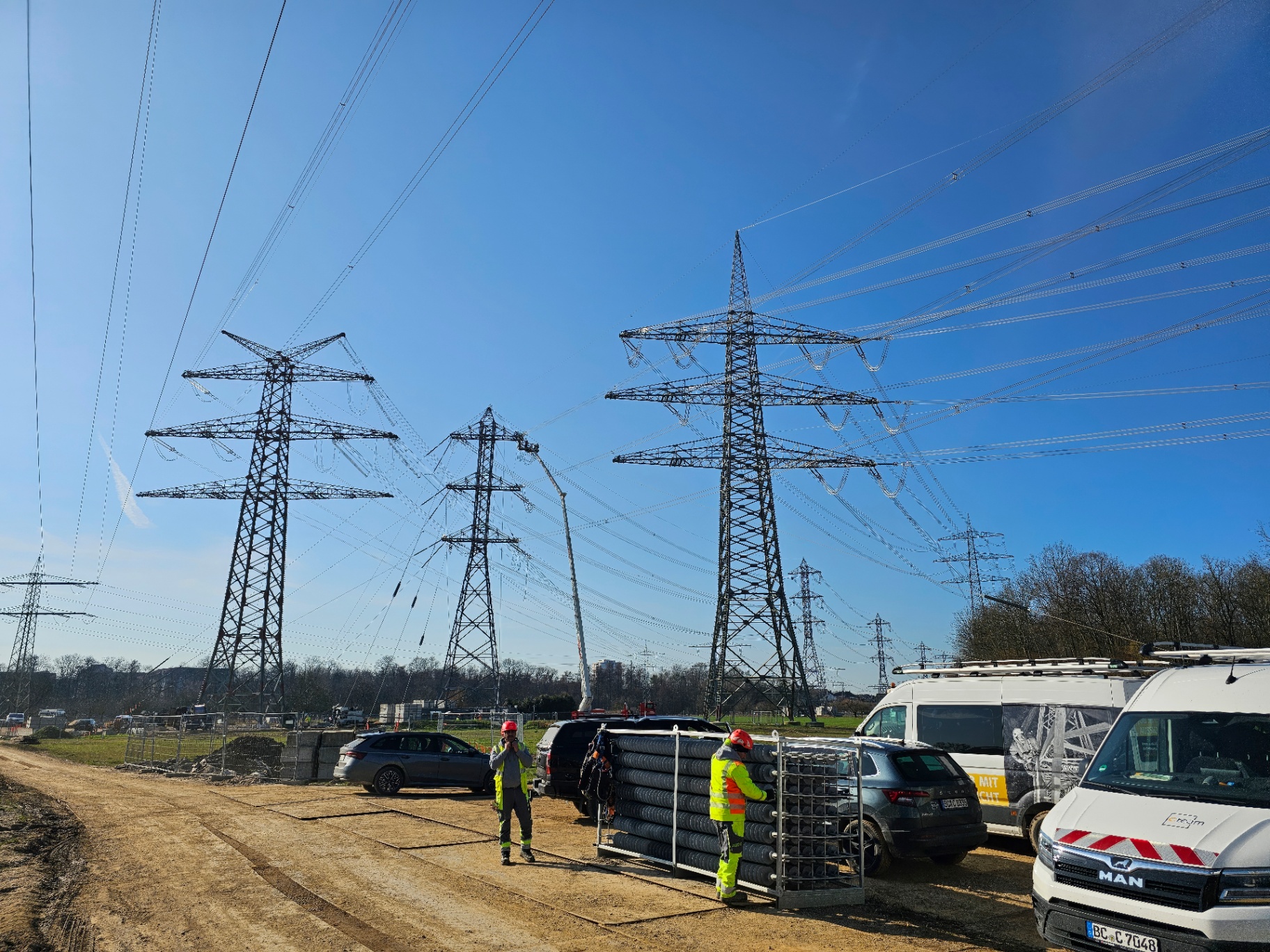 Chantier de ligne haute tension avec équipes Viatis